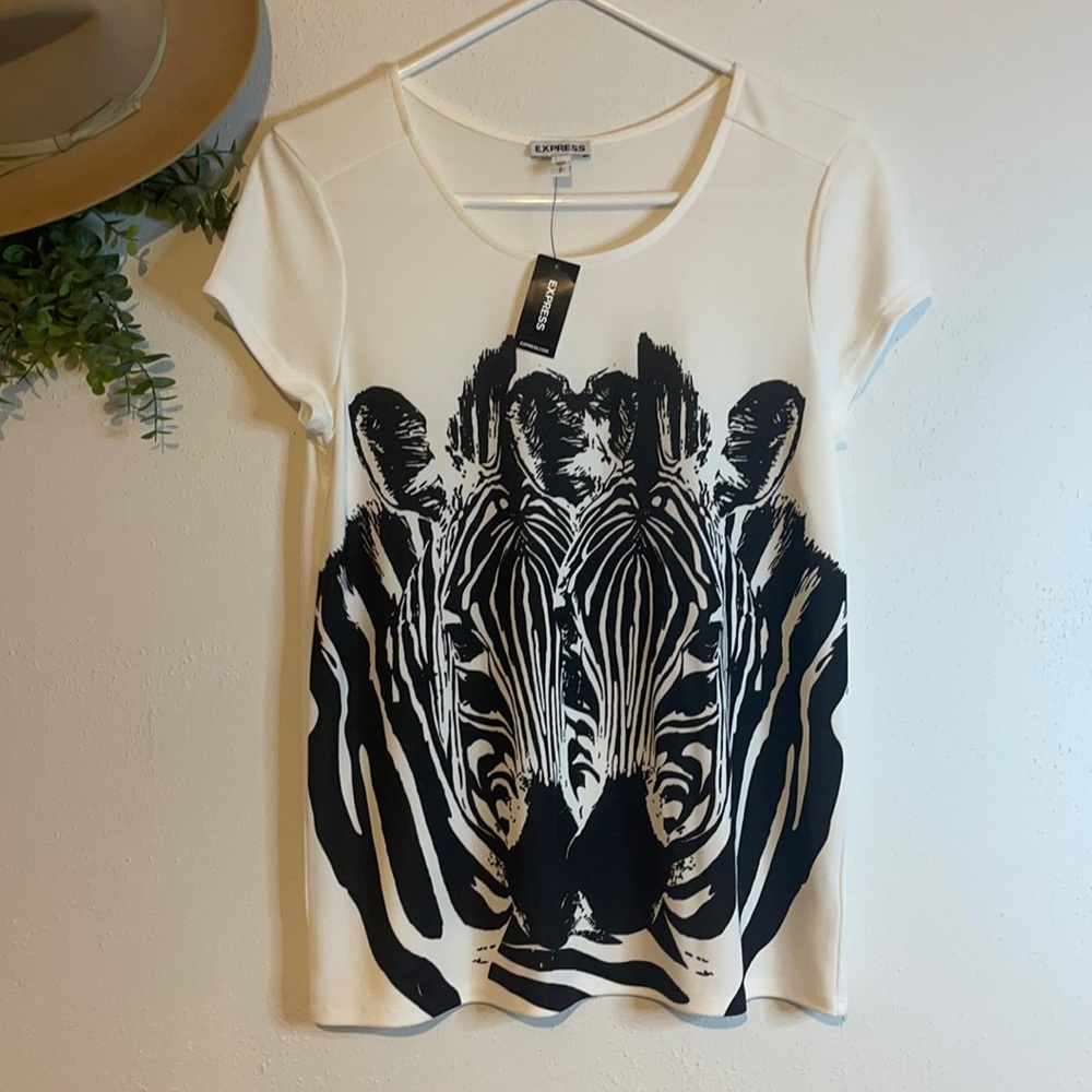 Express-NWT-Women’s Zebra Graphic Short Sleeved Tee-Shirt-Sz Small